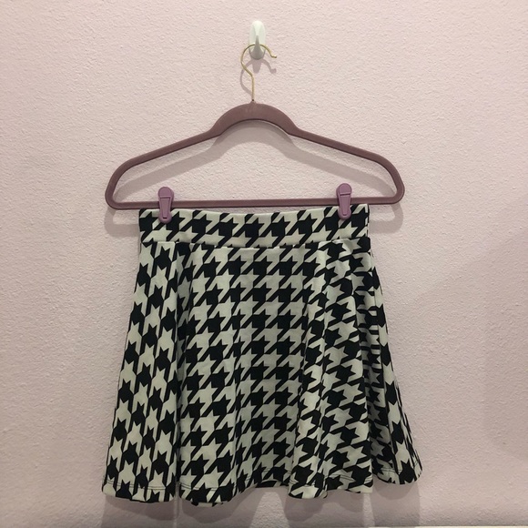 🖤Houndstooth Skater Skirt🖤 - Picture 3 of 3